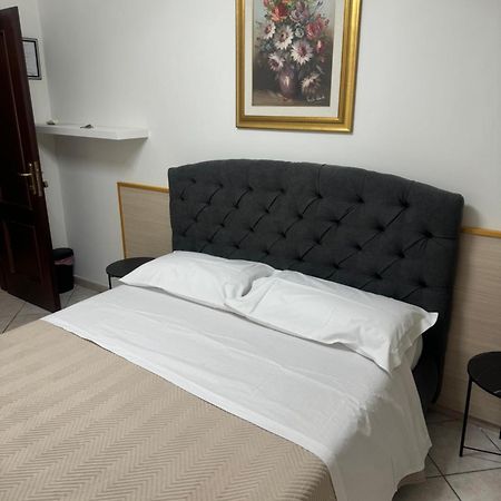 Appartamento Larisarooms Рим Екстериор снимка