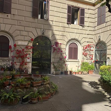 Appartamento Larisarooms Рим Екстериор снимка