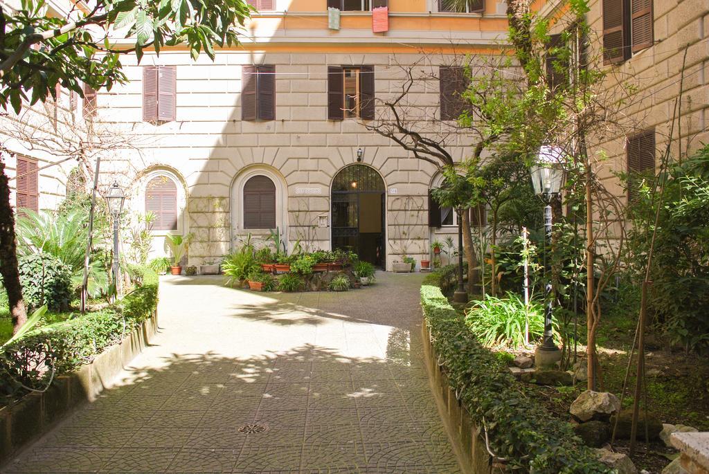 Appartamento Larisarooms Рим Екстериор снимка