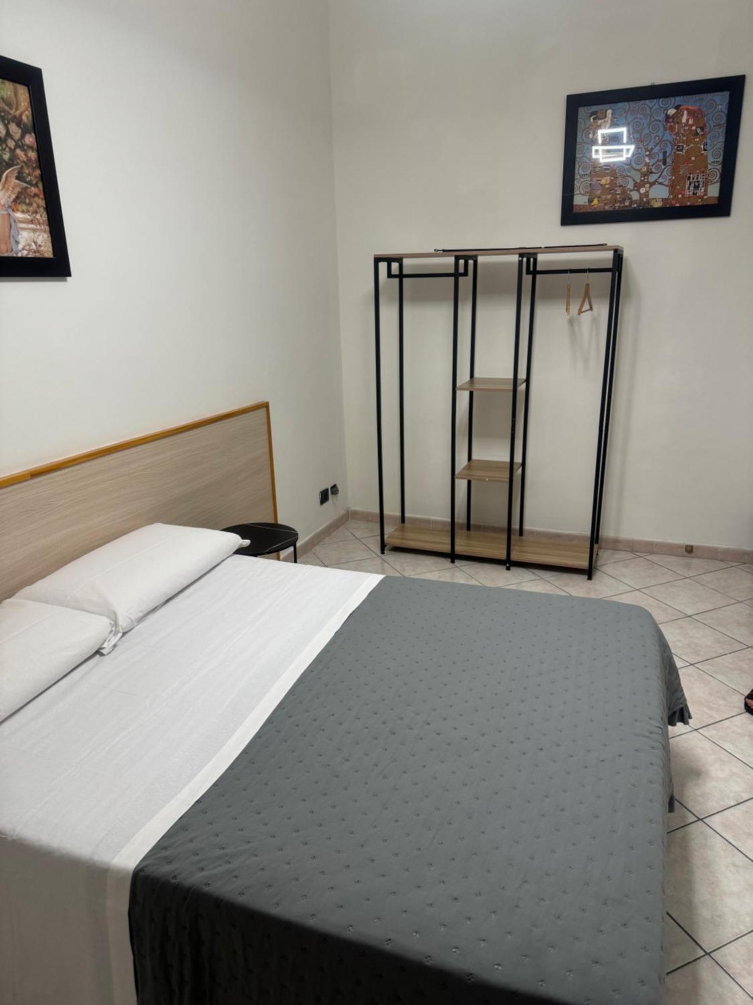 Appartamento Larisarooms Рим Екстериор снимка