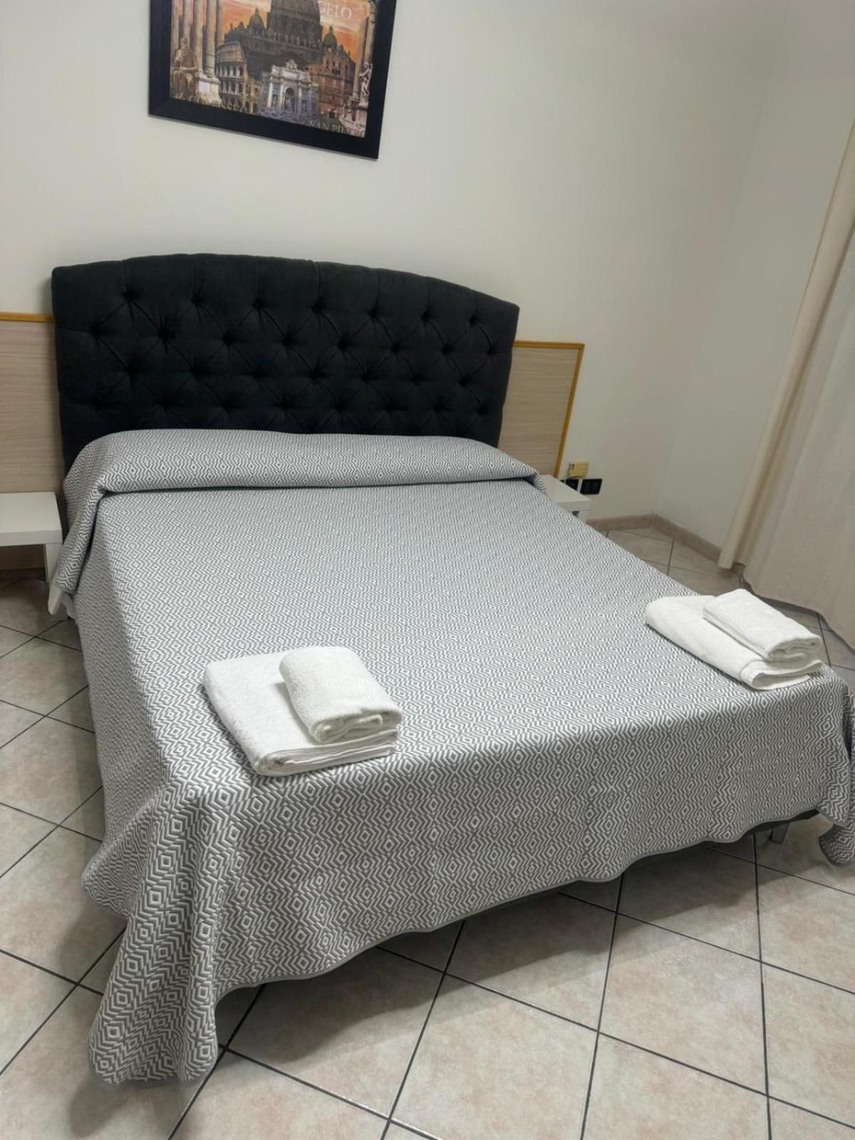 Appartamento Larisarooms Рим Екстериор снимка
