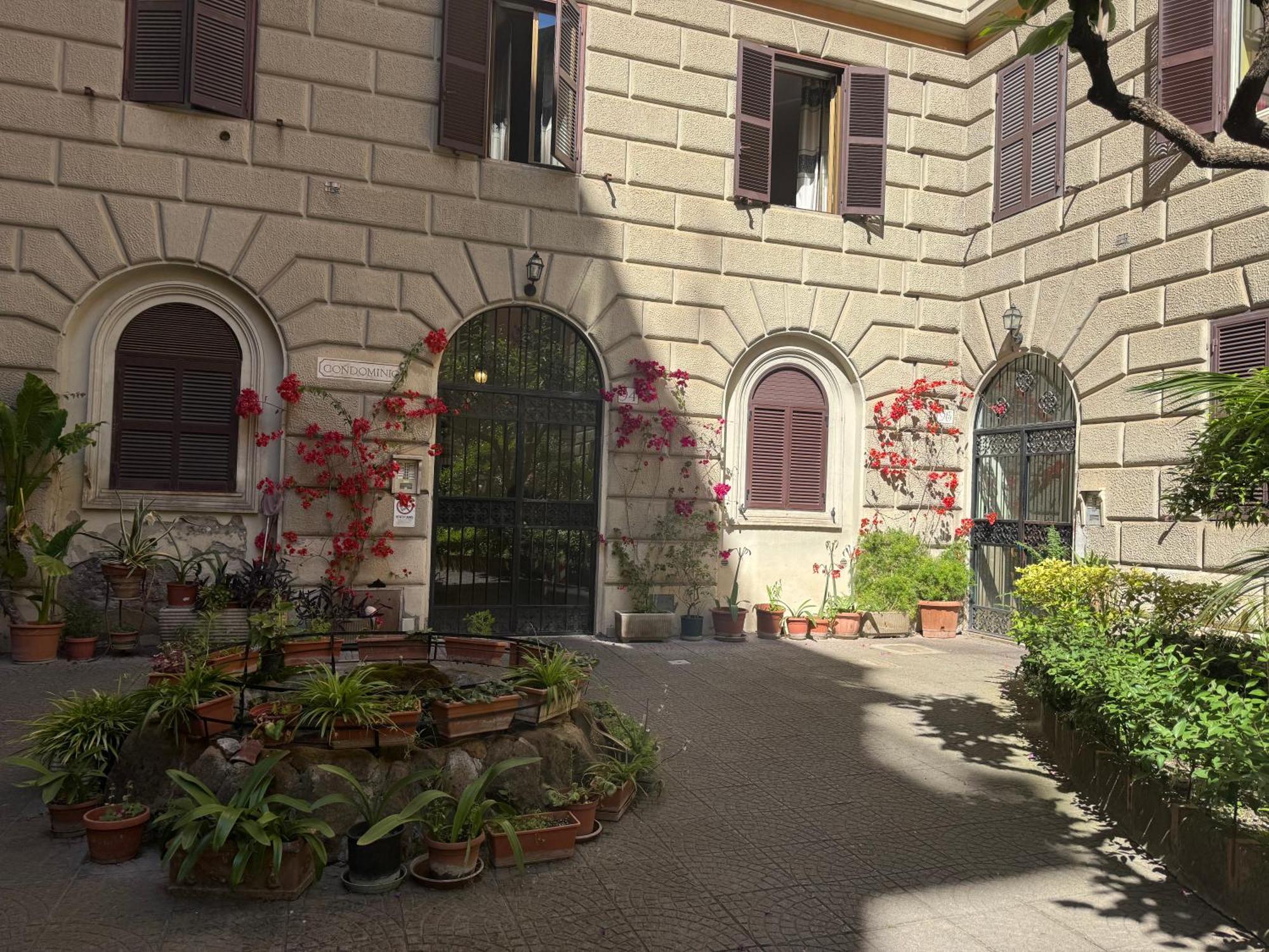 Appartamento Larisarooms Рим Екстериор снимка